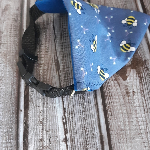 Little bees over the collar dog bandana - Picture 2 of 4